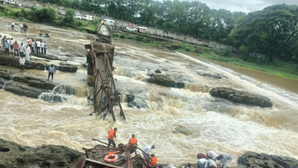 pune indrayani river bridge collapse bridge at popular tourist spot