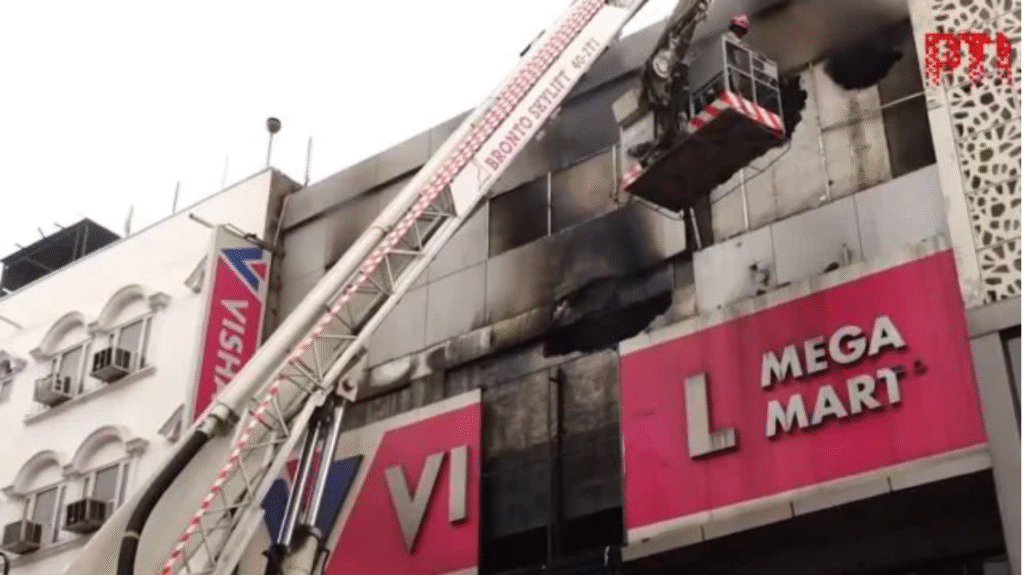 Vishal Mega Mart Karol Bagh Fire